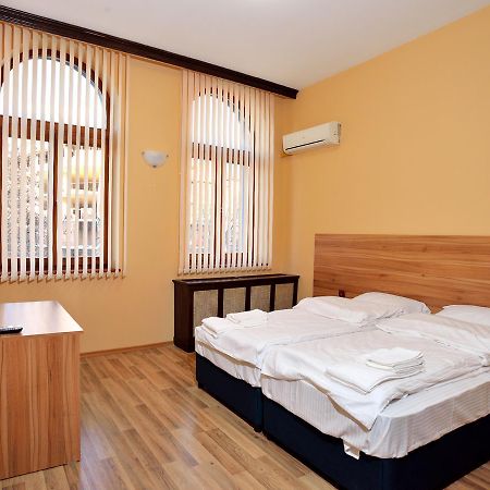 Hotel Cascade Pleven Ngoại thất bức ảnh