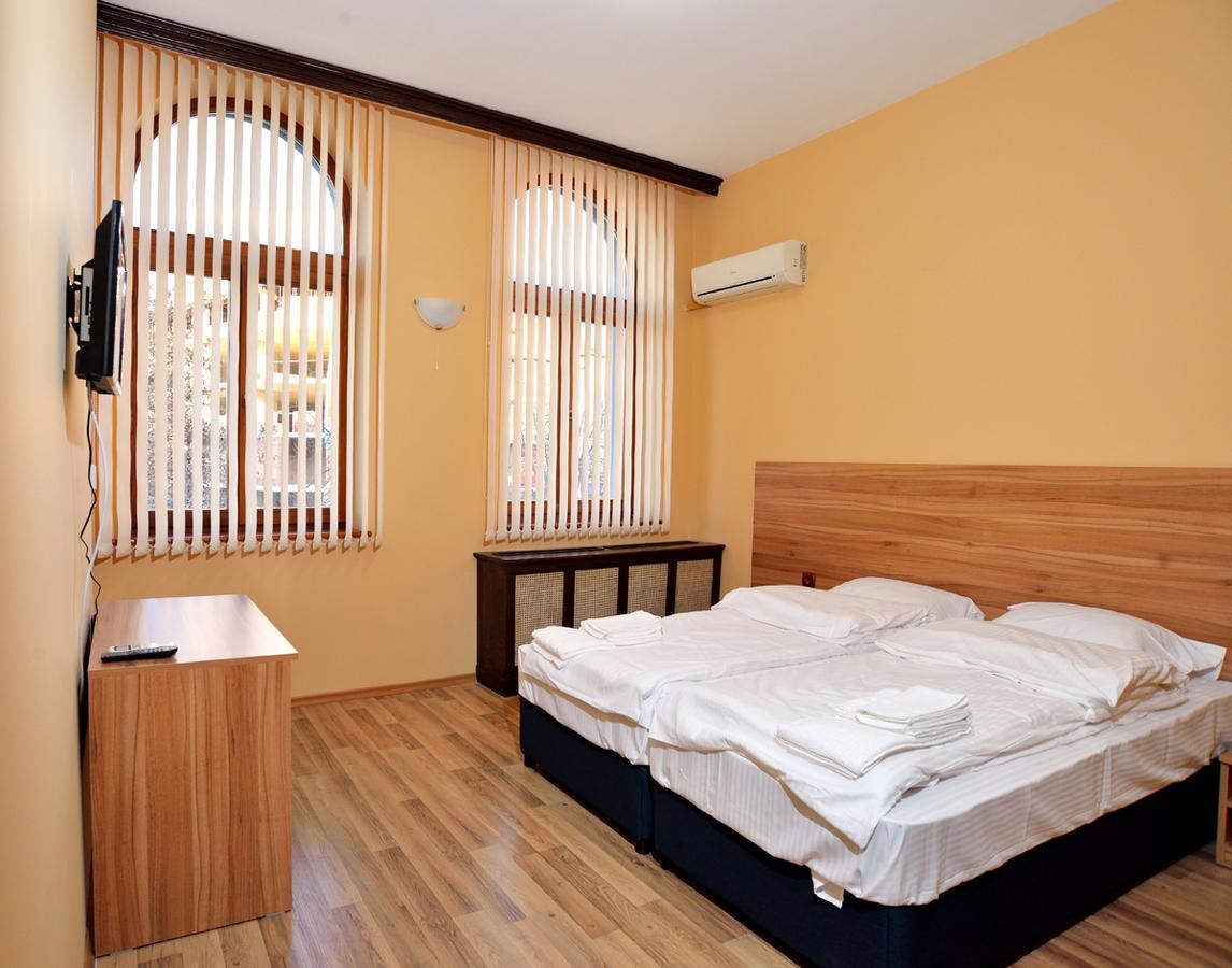 Hotel Cascade Pleven Ngoại thất bức ảnh
