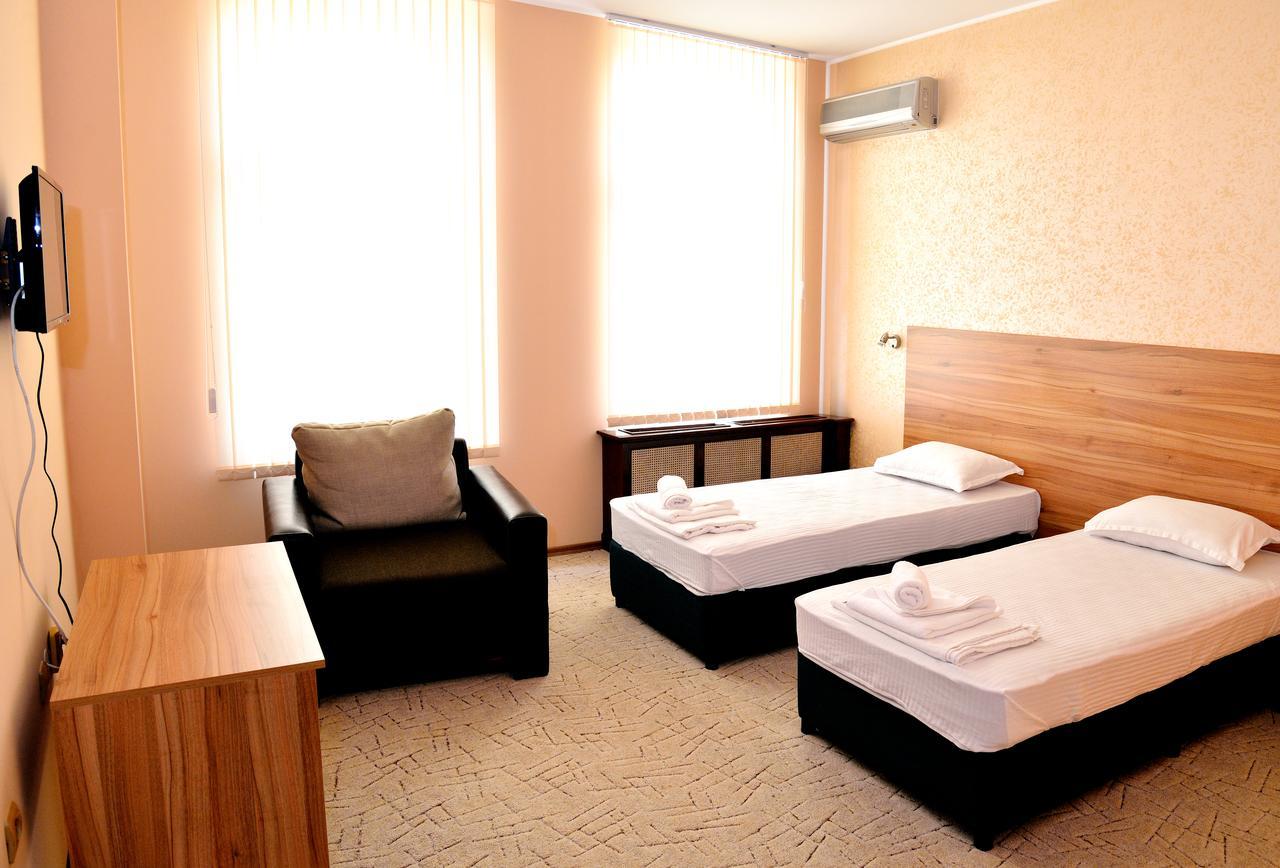 Hotel Cascade Pleven Ngoại thất bức ảnh