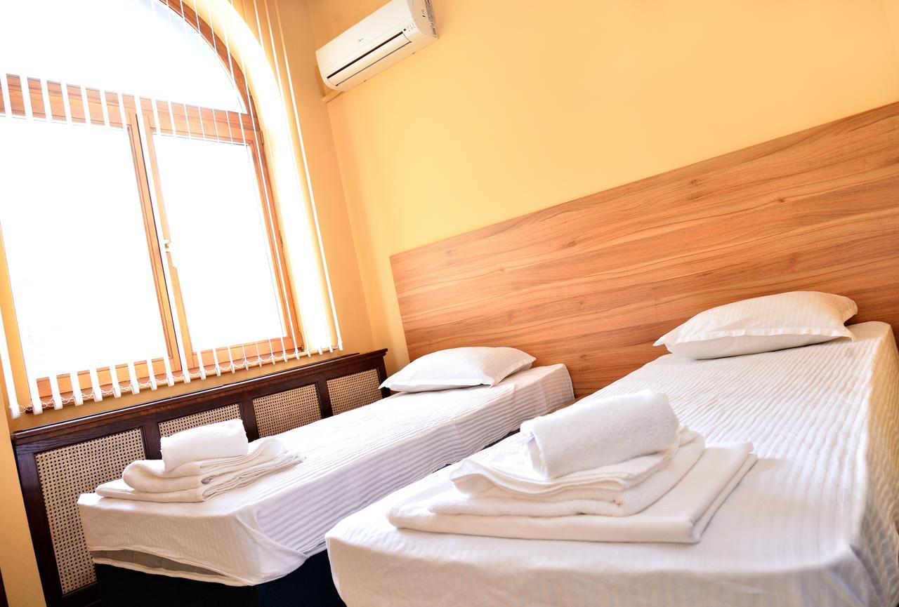 Hotel Cascade Pleven Ngoại thất bức ảnh